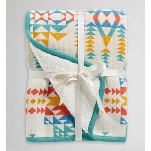 NWT Pendleton Knit Sherpa Baby Blanket in Pilot Rock Ivory
